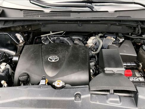 Used 2019 Toyota Highlander LE AWD/4WD image 32