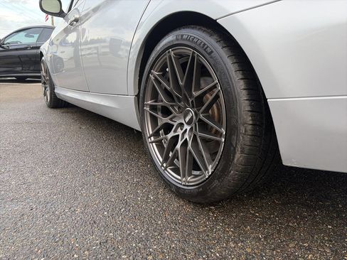 Used 2011 BMW 328i xDrive Wagon image 4