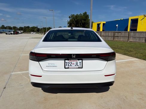 Certified 2025 Honda Accord SE image 6