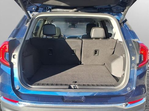 Used 2023 GMC Terrain SLT image 17