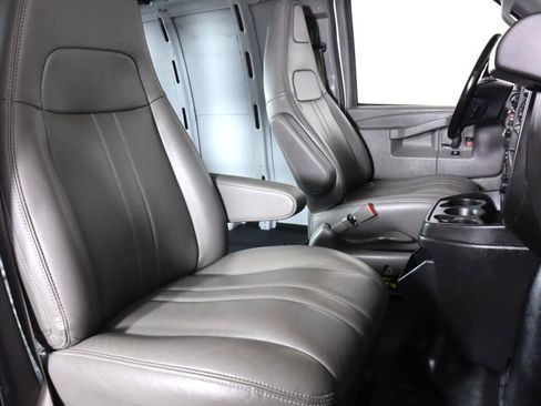 Used 2022 Chevrolet Express 3500 w/ Driver Convenience Package RWD image 27