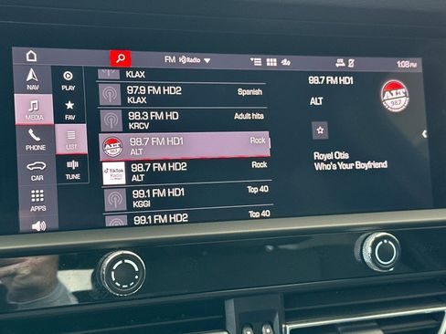 Certified 2022 Porsche Macan AWD/4WD image 18