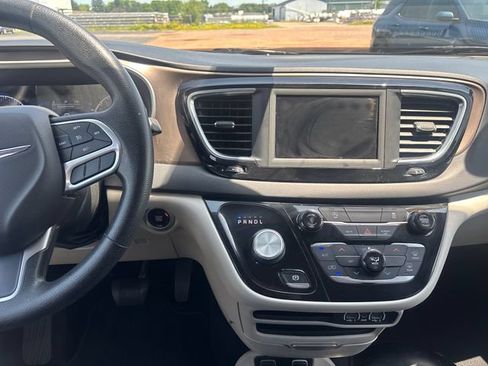 Used 2021 Chrysler Voyager Lxi FWD image 21