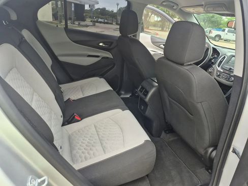 Used 2018 Chevrolet Equinox LS FWD image 19