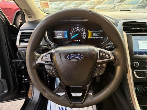 Used 2020 Ford Fusion SE image 36