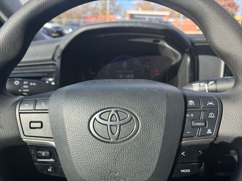 Used 2025 Toyota Camry LE image 27