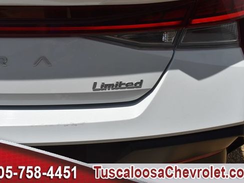 Used 2024 Hyundai Elantra Limited FWD image 9