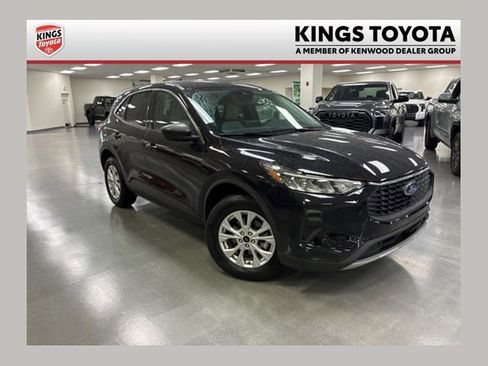 Used 2023 Ford Escape Active AWD/4WD image 1