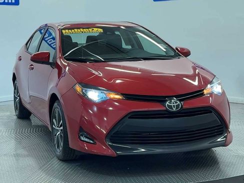 Used 2019 Toyota Corolla LE w/ LE Premium Package w/Moonroof FWD image 3