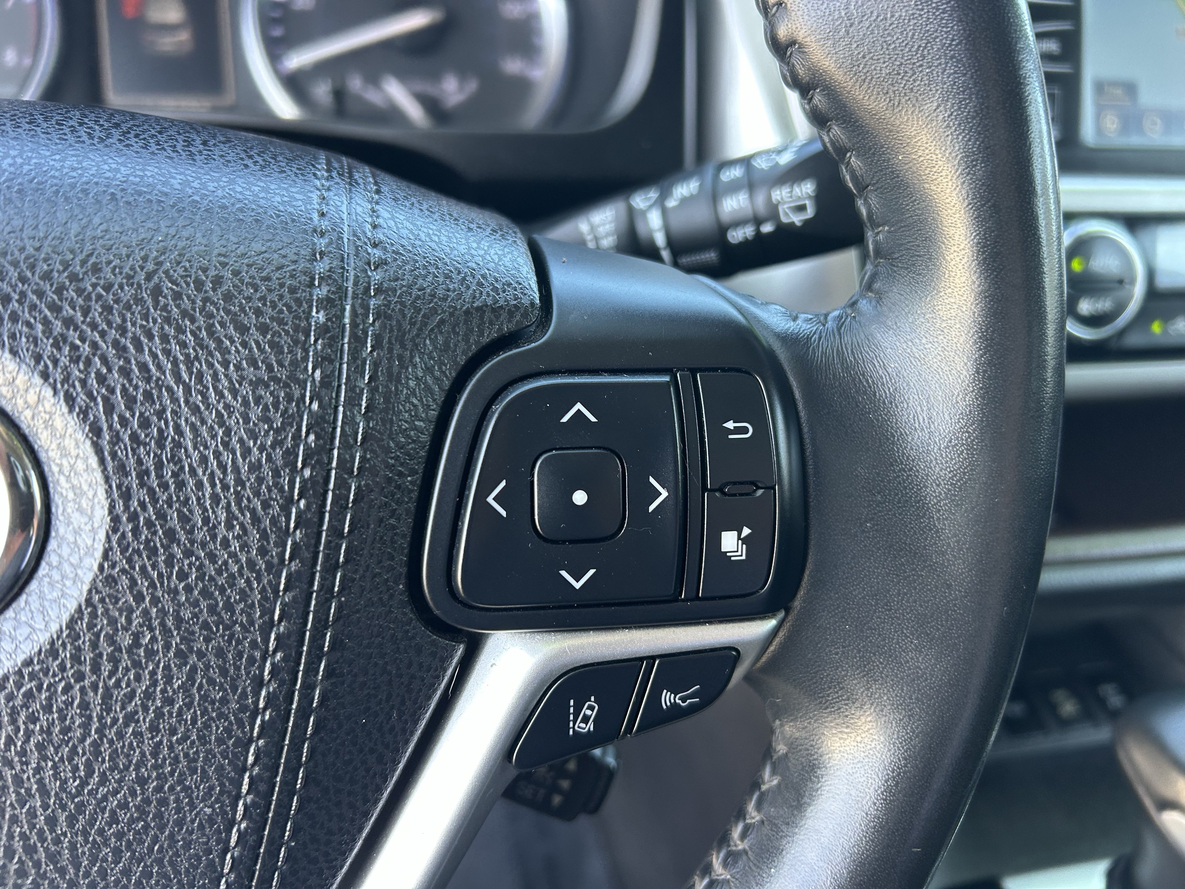 Used 2017 Toyota Highlander Limited w/ Carpet Mat Package AWD/4WD image 30