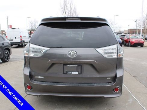 Used 2017 Toyota Sienna SE Premium image 8