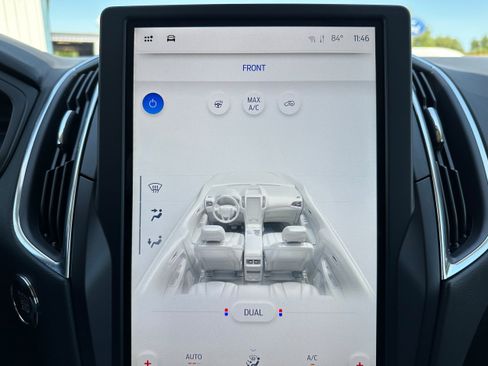 Used 2024 Ford Edge Titanium image 17