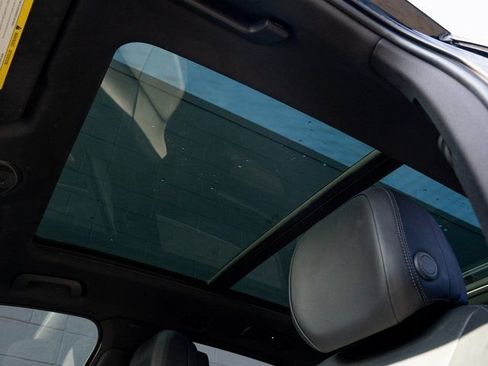 Certified 2024 Porsche Cayenne image 30