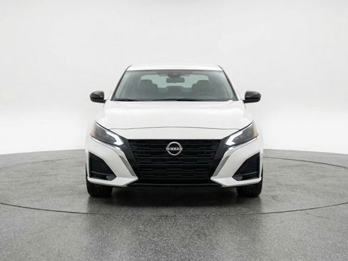 Used 2025 Nissan Altima 2.5 SV image 2