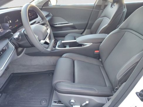 Used 2025 Lucid Air Touring image 11