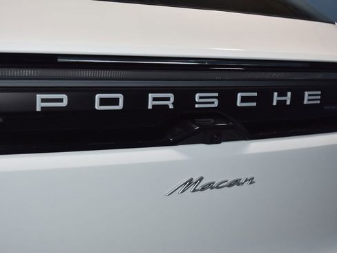 Certified 2025 Porsche Macan Electric image 27