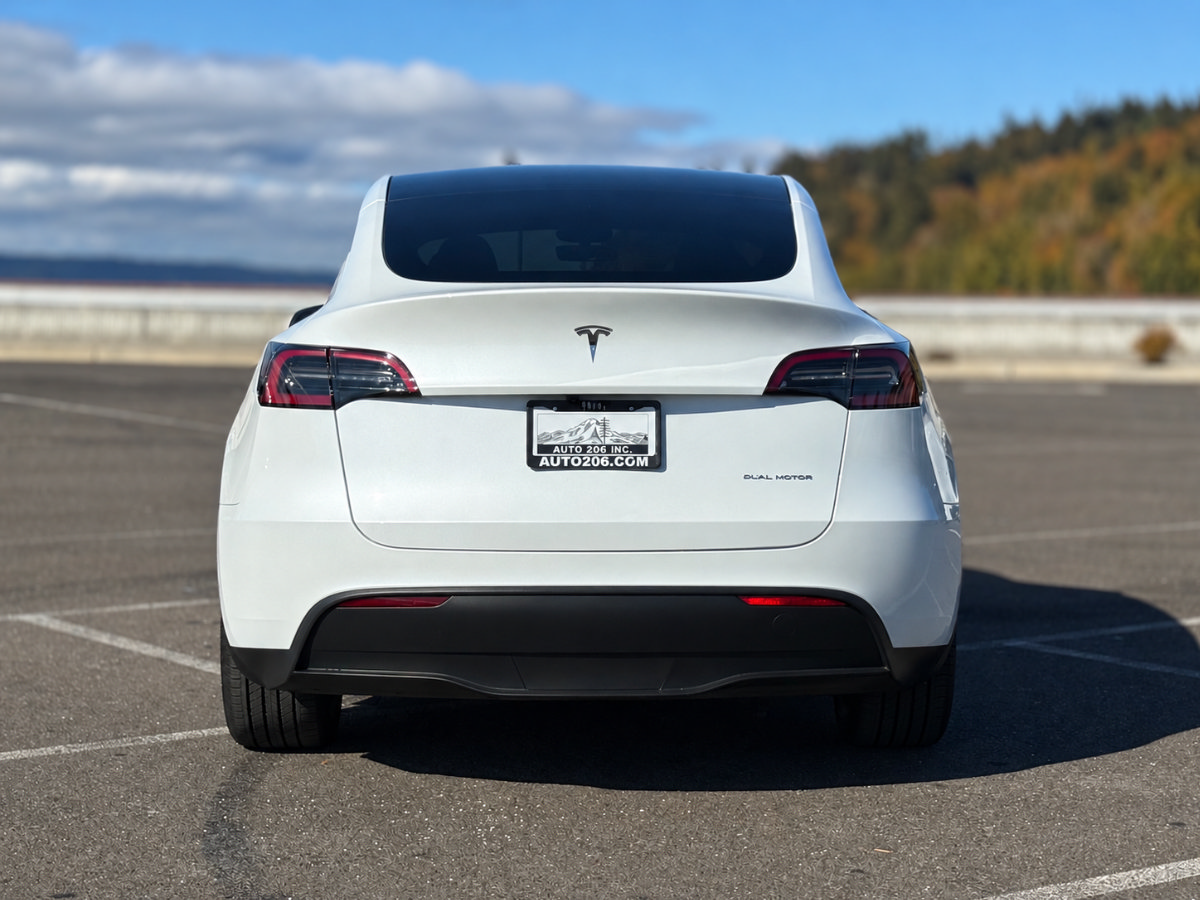 Used 2022 Tesla Model Y Long Range AWD/4WD image 4