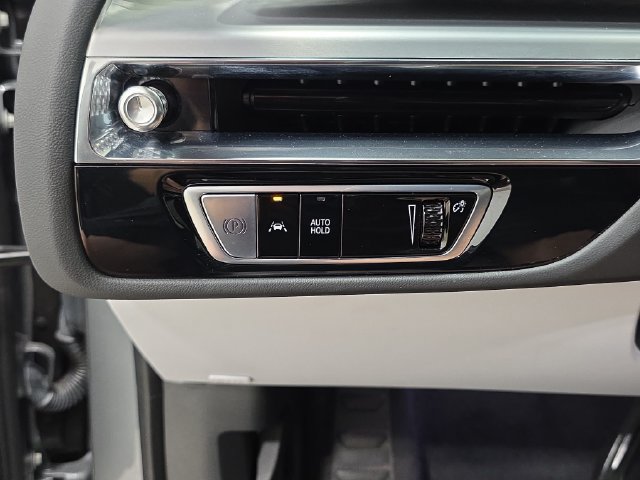Certified 2024 Cadillac Lyriq Luxury AWD/4WD image 23