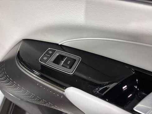 Certified 2024 Cadillac Lyriq Luxury image 31