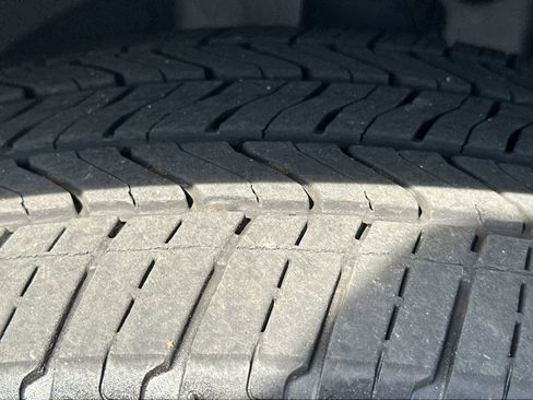 Used 2025 GMC Acadia Elevation image 12