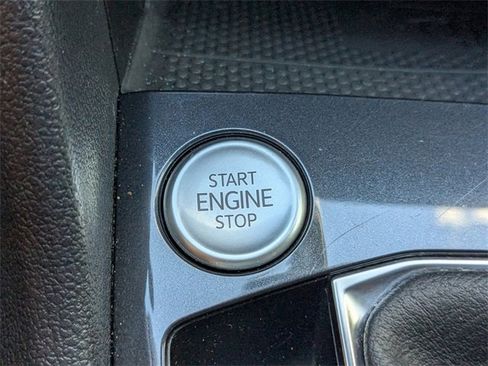 Used 2022 Volkswagen Tiguan SE R-Line image 33