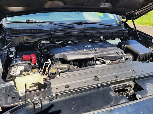 Used 2021 Nissan Titan SV w/ SV Convenience Package RWD image 17