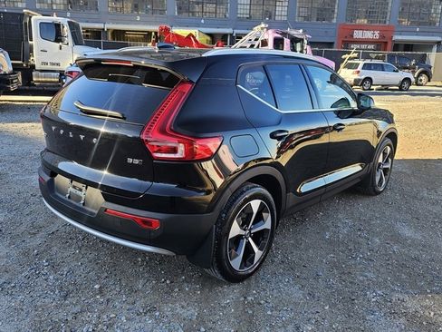 Certified 2025 Volvo XC40 B5 Core w/ Climate Package image 4