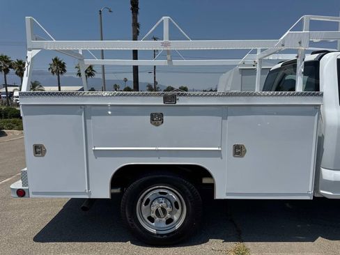 New 2025 Ford F350 XL w/ XL Chrome Package image 18