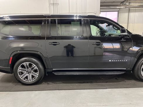 Used 2024 Jeep Wagoneer L Series II w/ Flexible Seating Group image 10