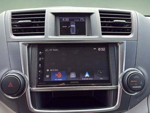 Used 2013 Toyota Highlander Plus AWD/4WD image 25