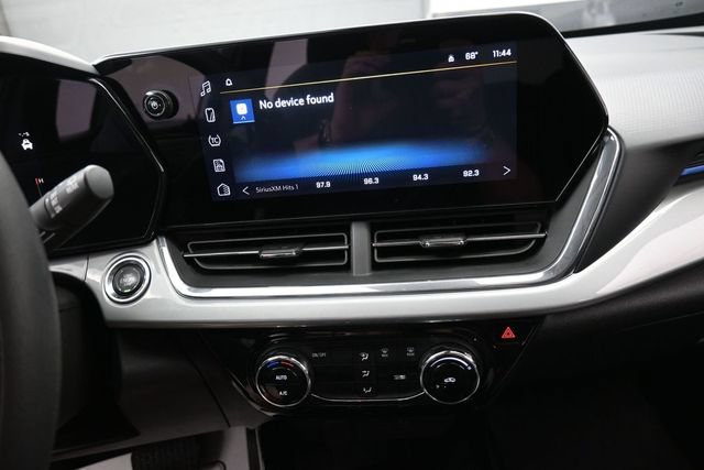 Used 2025 Chevrolet Trax LT FWD image 10