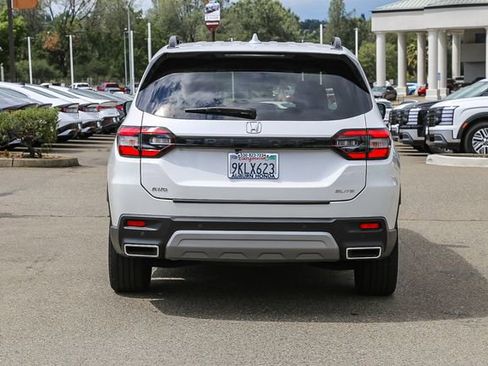 Used 2024 Honda Pilot Elite image 4