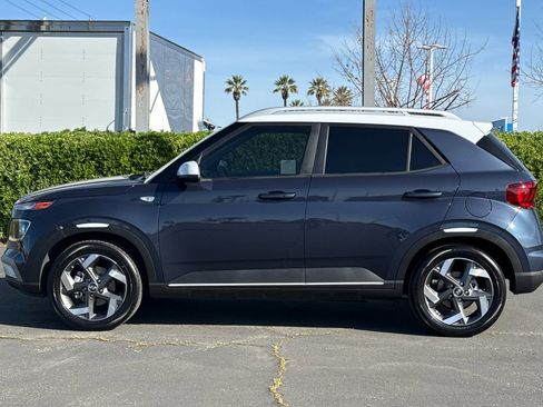 Used 2025 Hyundai Venue Limited image 7