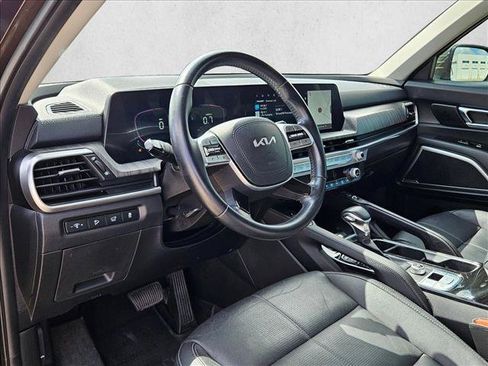Used 2024 Kia Telluride EX w/ EX Captain's Chair Package FWD image 10