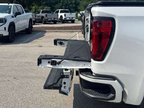 Used 2022 GMC Sierra 1500 Denali w/ Driver Alert Package II AWD/4WD image 7