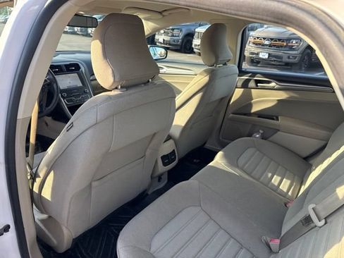 Used 2019 Ford Fusion SE FWD image 20