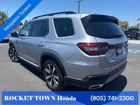 Used 2023 Honda Pilot Touring image 2
