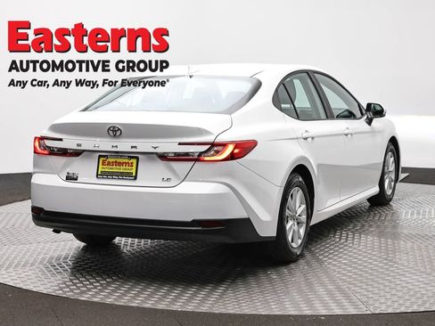 Used 2025 Toyota Camry LE FWD image 5