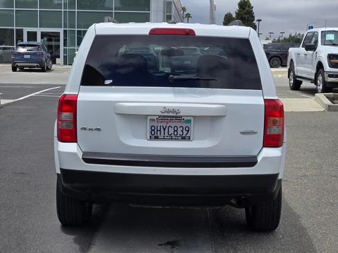 Used 2017 Jeep Patriot Latitude AWD/4WD image 5
