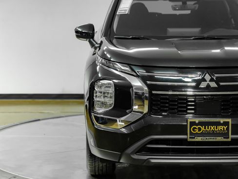 Used 2025 Mitsubishi Outlander ES FWD image 50