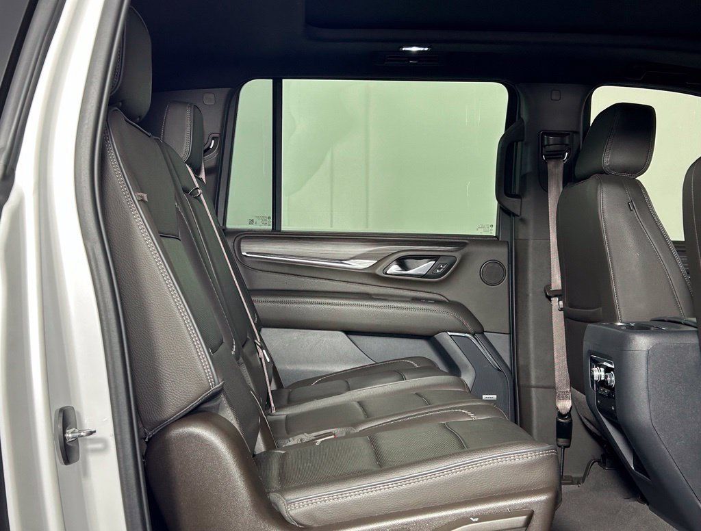 Used 2023 GMC Yukon XL Denali AWD/4WD image 13