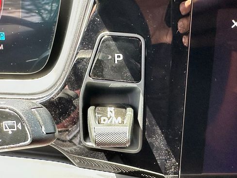 Used 2025 Porsche Cayenne Turbo image 25