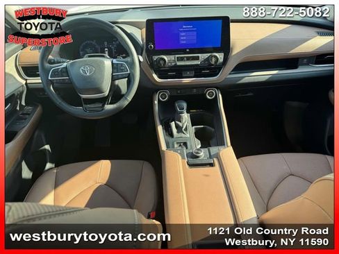 Used 2024 Toyota Grand Highlander AWD image 17