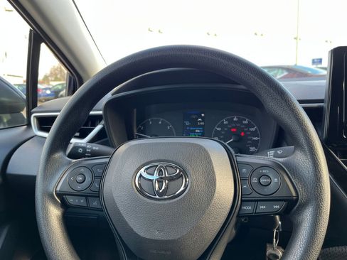 Used 2025 Toyota Corolla LE image 25