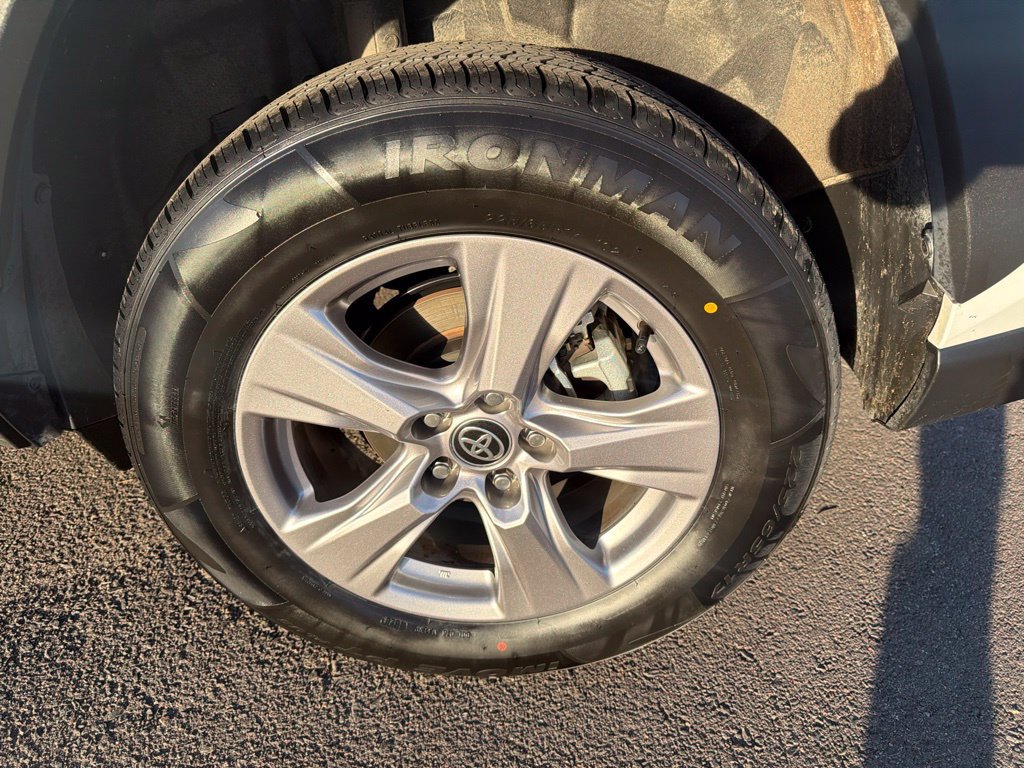 Used 2025 Toyota RAV4 XLE AWD/4WD image 34