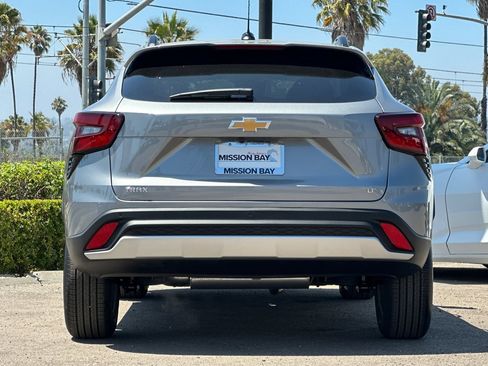 New 2025 Chevrolet Trax LT w/ Driver Confidence Package image 5