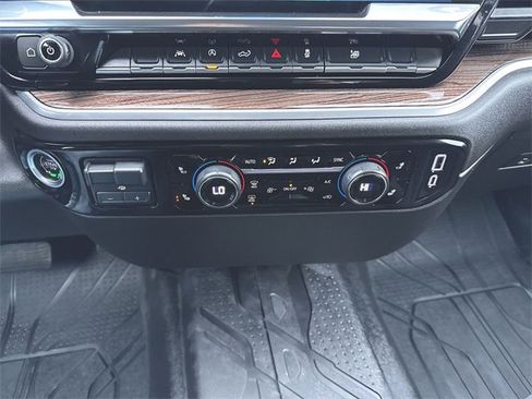 Used 2024 Chevrolet Silverado 1500 LT image 18