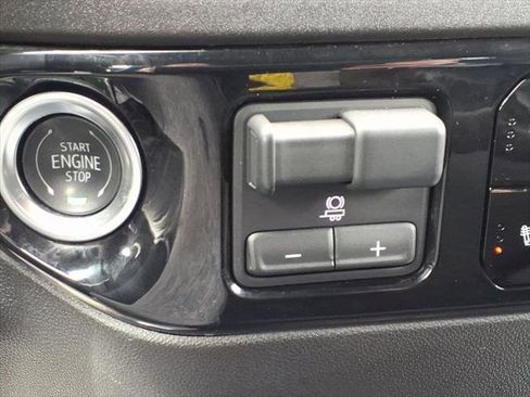 Used 2025 Chevrolet Silverado 2500 LT w/ Convenience Package AWD/4WD image 24