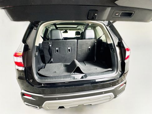 Used 2025 Honda Pilot Touring image 24