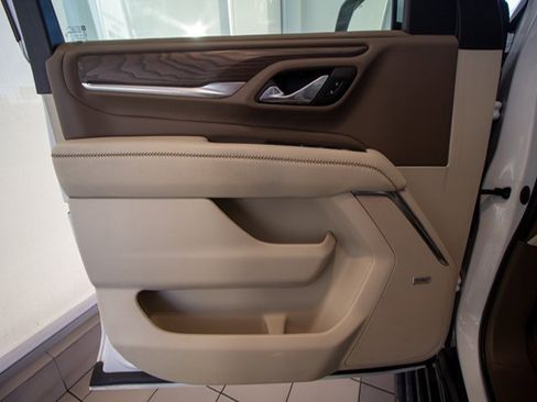 Used 2023 GMC Yukon Denali w/ Denali Reserve Package image 8